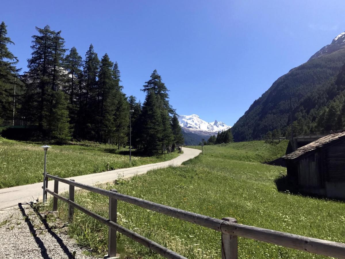 B&B Matterhorn Golf Randa Esterno foto